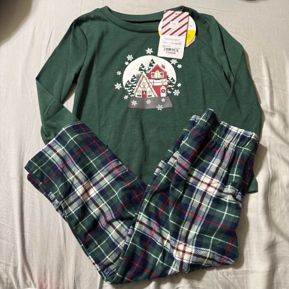 North Pole Trading Co.  4T Unisex 2 Piece Pajama Set Snow‎ Globe NWT